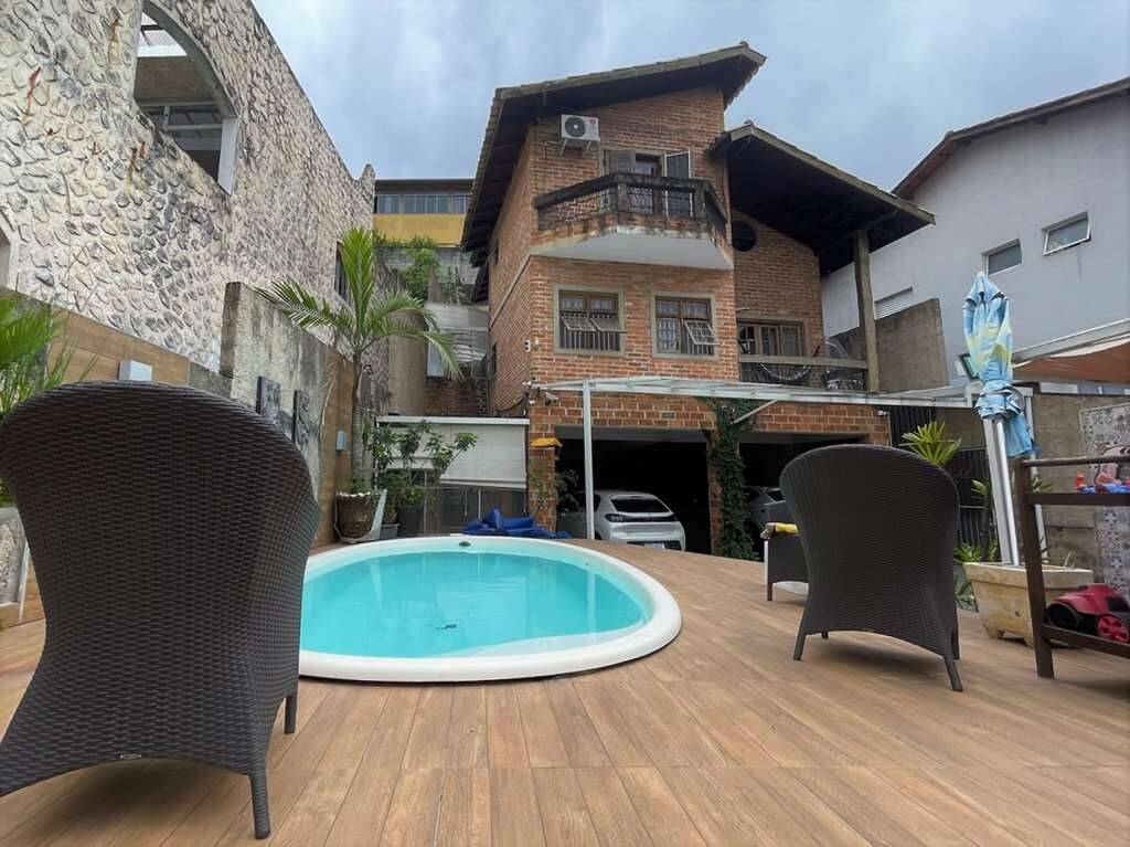 Casa à venda com 3 quartos, 180m² - Foto 8