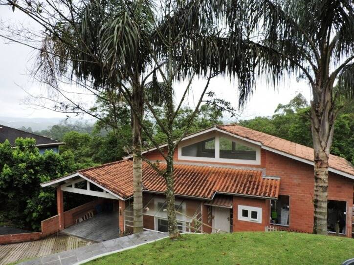 Casa de Condomínio à venda com 4 quartos, 205m² - Foto 1