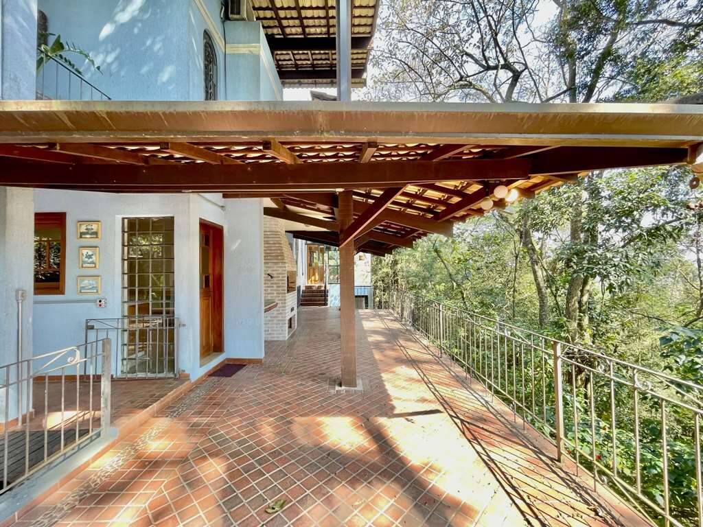 Casa de Condomínio à venda com 4 quartos, 435m² - Foto 1