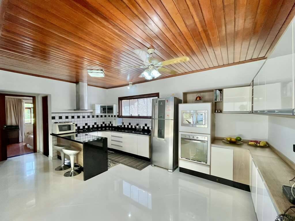 Casa de Condomínio à venda com 3 quartos, 215m² - Foto 35