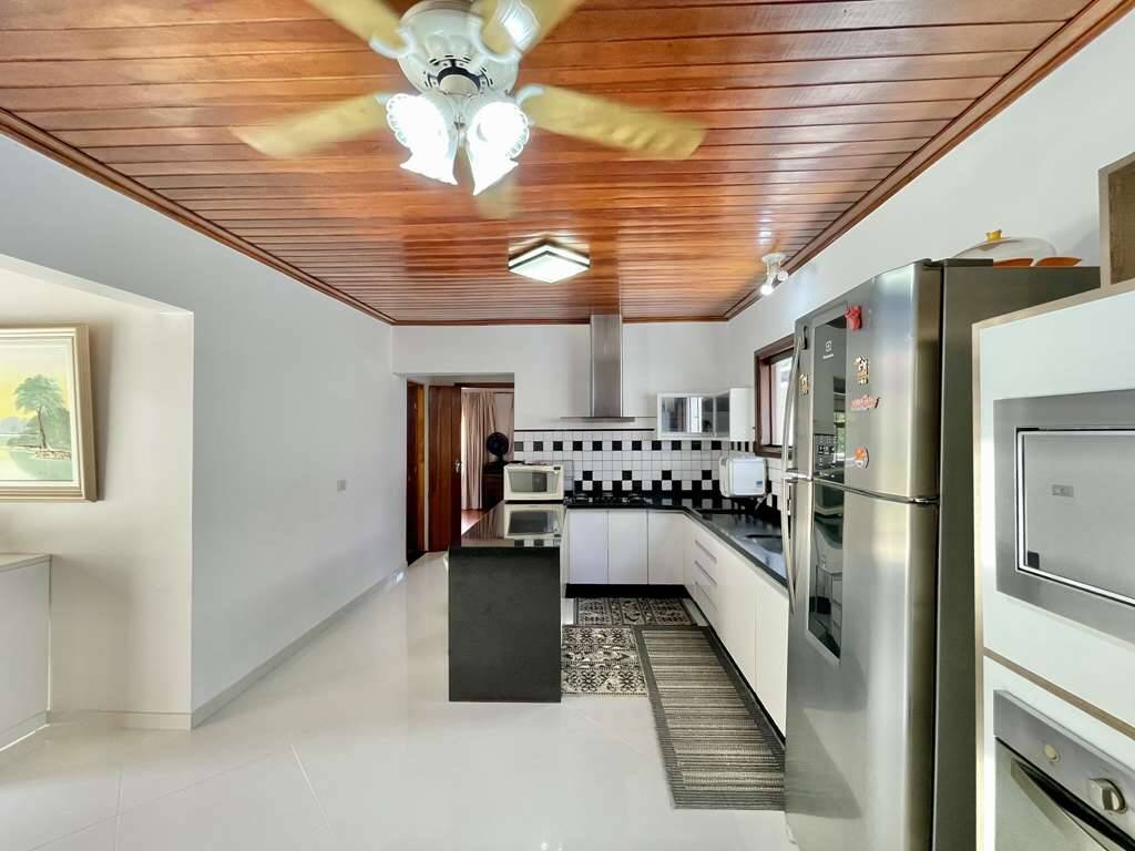 Casa de Condomínio à venda com 3 quartos, 215m² - Foto 36