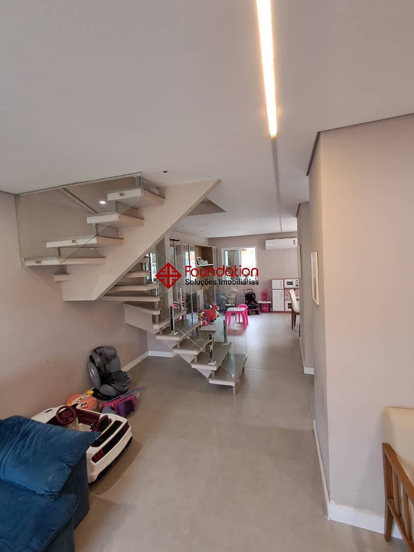 Casa de Condomínio à venda com 4 quartos, 180m² - Foto 1