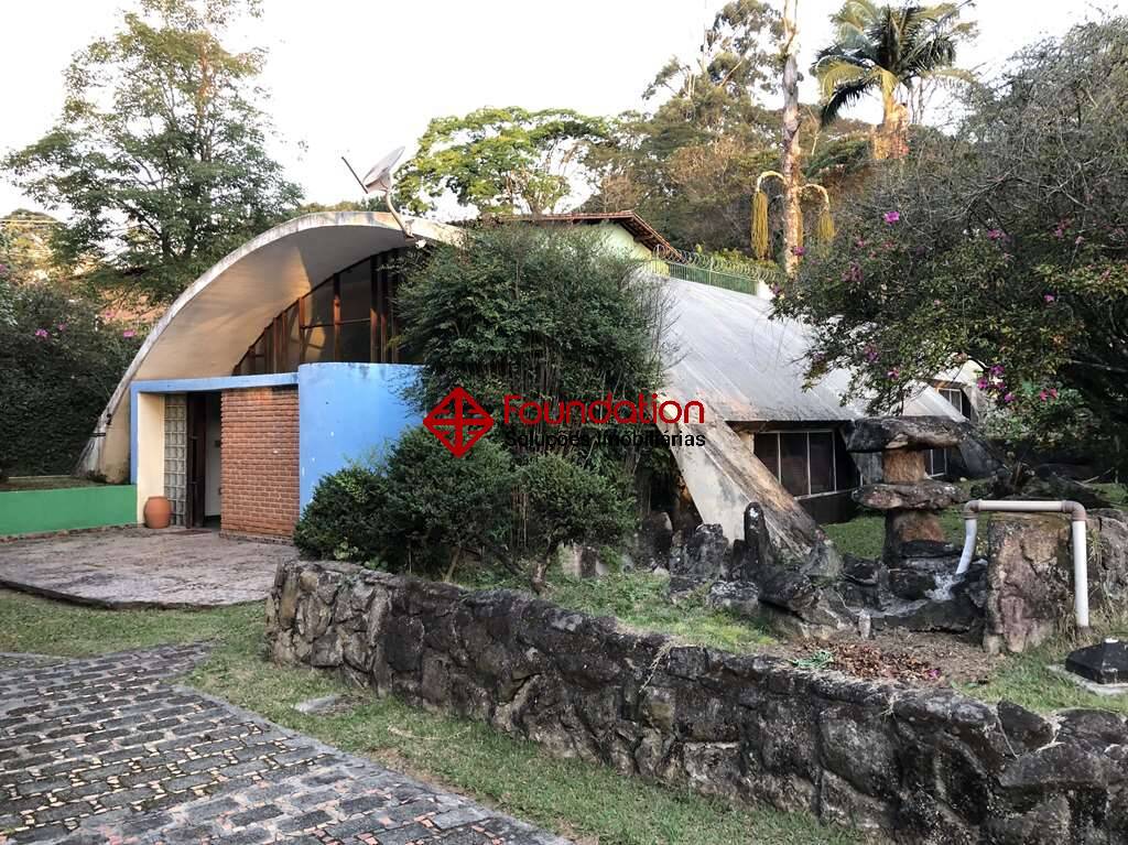 Casa à venda com 4 quartos, 253m² - Foto 1