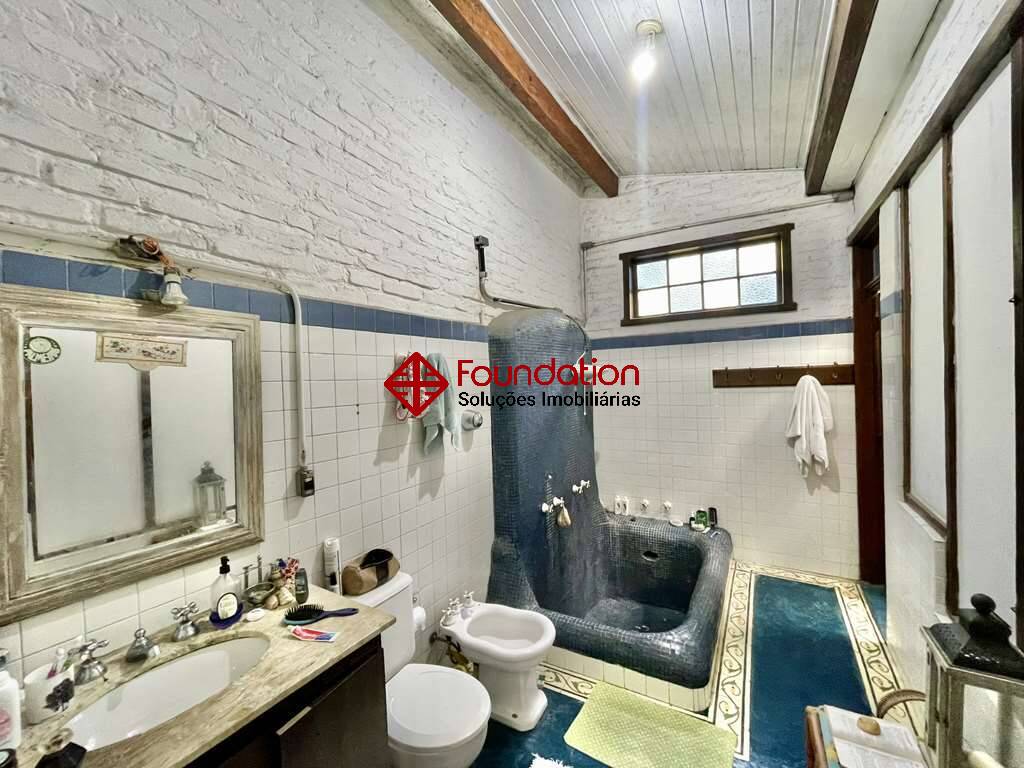 Casa de Condomínio à venda e aluguel com 3 quartos, 440m² - Foto 32