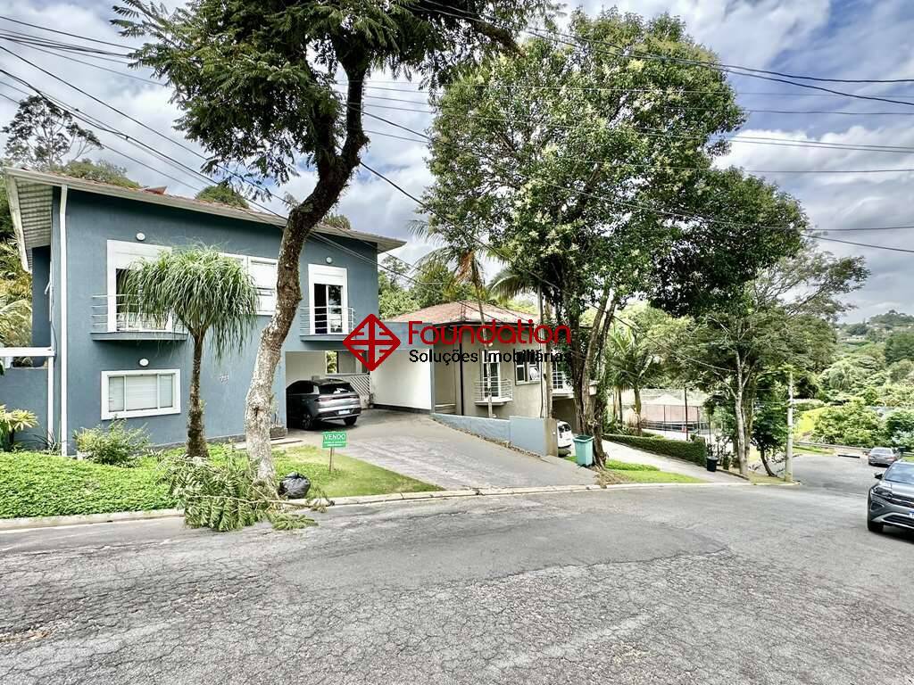 Casa de Condomínio à venda com 3 quartos, 224m² - Foto 4