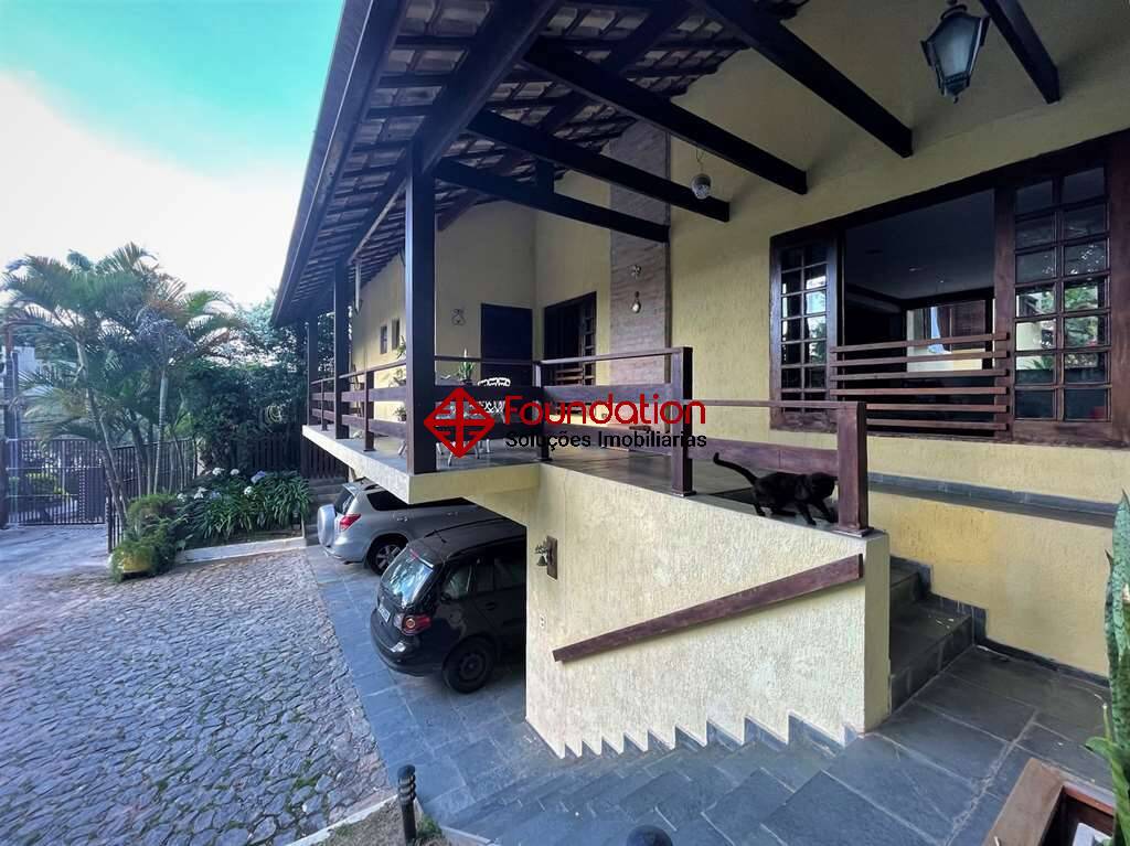 Casa de Condomínio à venda com 4 quartos, 220m² - Foto 4